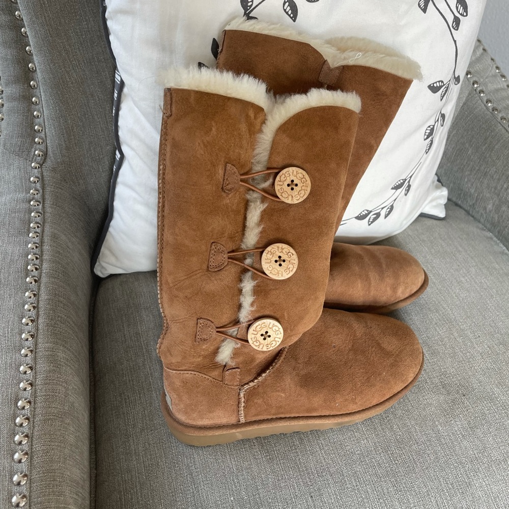 Beautiful UGG Australia chestnut boots
